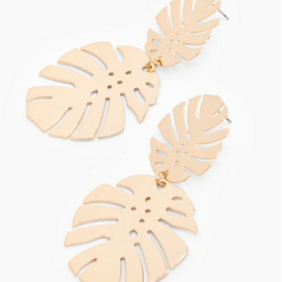 ⛱3/$20 Palm Leaf Earrings - Picture 2 of 3